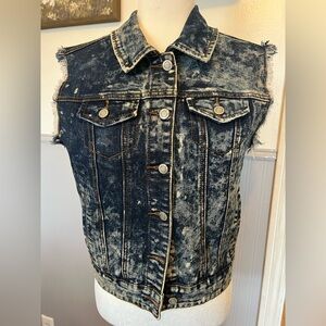Judy Blue Jean Vest / Cut off Sleeves / Raw Hem / Acid Wash / Size: Medium